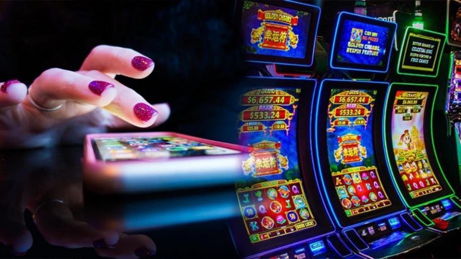 Filipino player accessing 58jl apk casino games on a mobile phone
